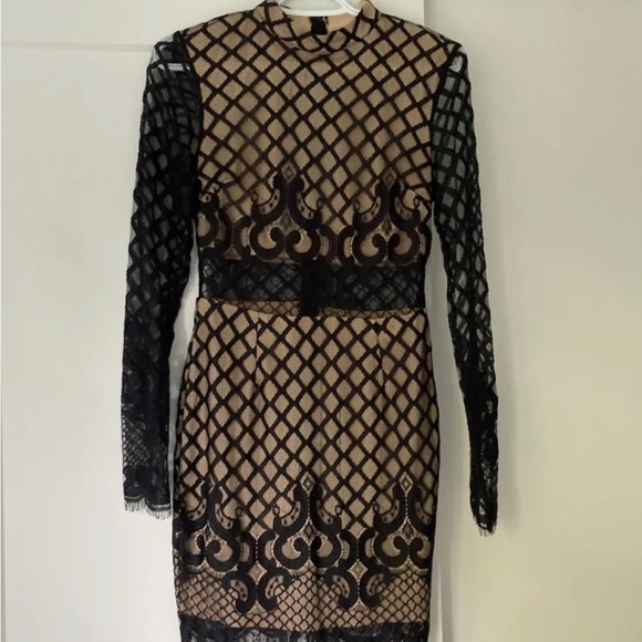 Lace dress - Picture 3 of 3